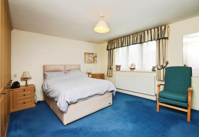 4 bed Detached for sale Image 11