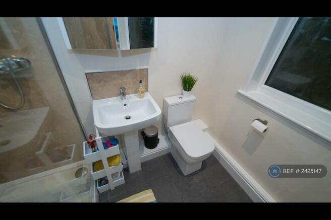1 bed House Share to rent Image 6