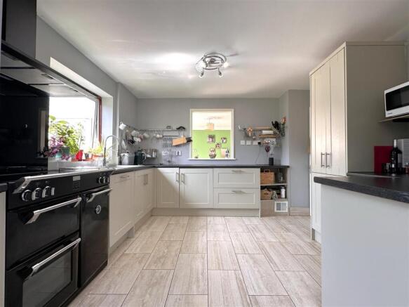 Modern Kitchen 078