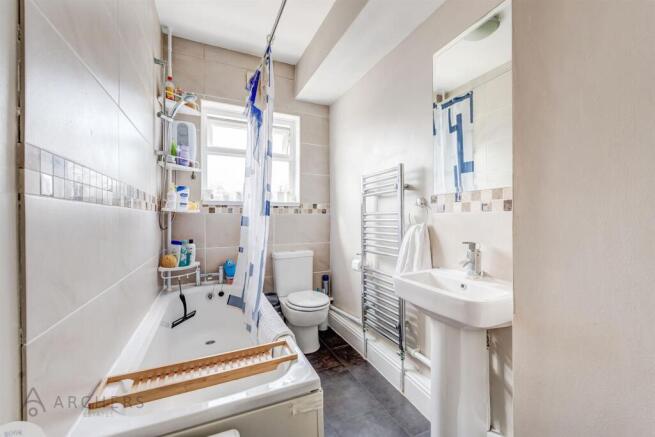 3 bed Terraced for sale Image 12