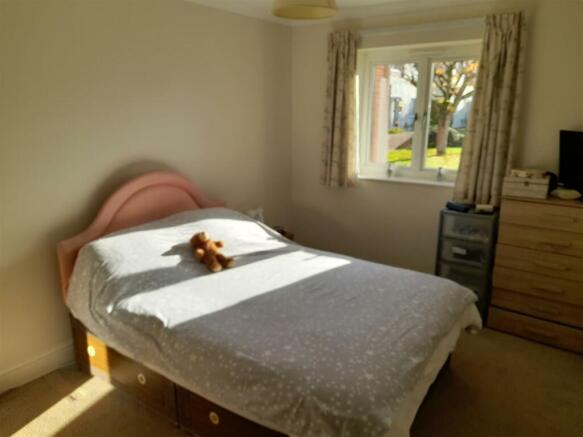 Bedroom 1 (2).jpg