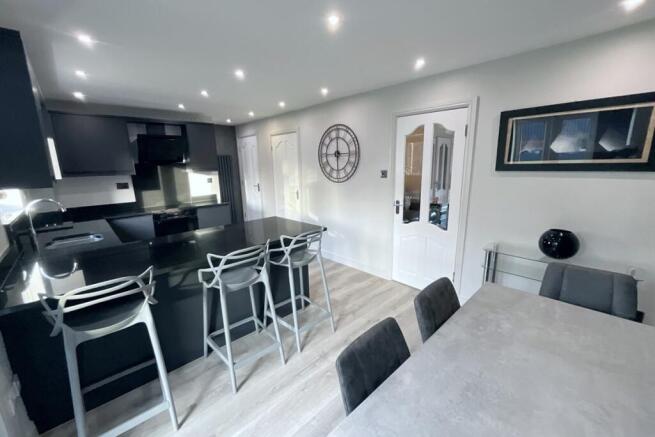 4 bed Detached for sale Image 10
