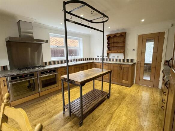 KITCHEN/DINER