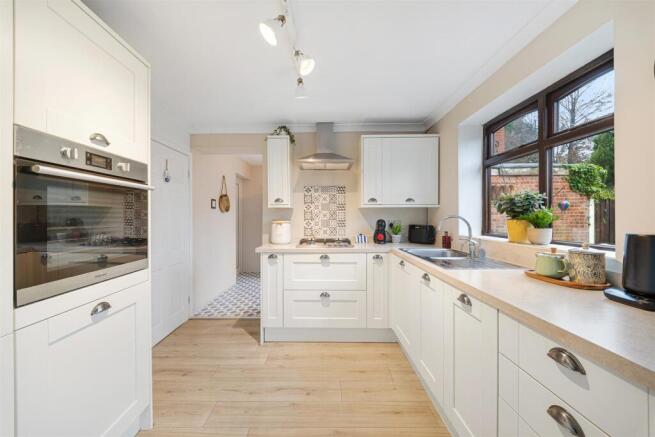 101 HASLEMERE-19.jpg