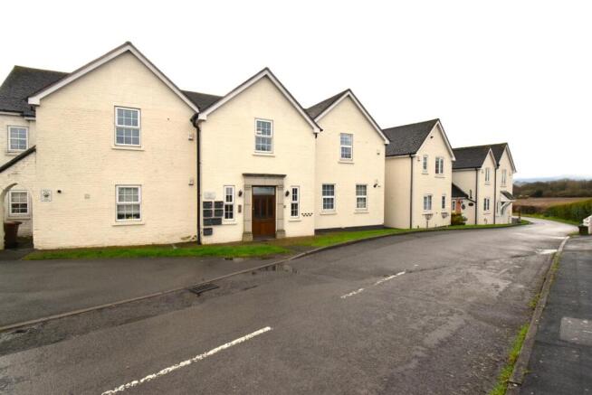 2-bed flat on Longlands Lane, Findern, Derby, £152,500