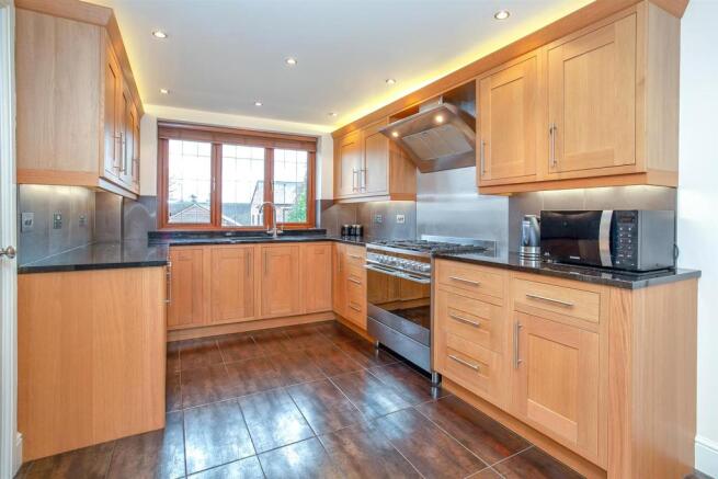 Kitchen 5.jpg
