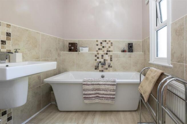 Family Bathroom STPP7169.jpg