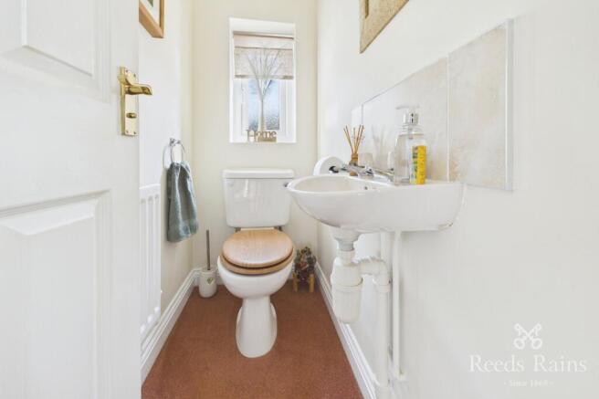 4 bed Detached for sale Image 10