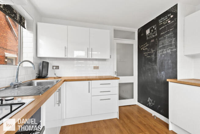 DANIEL THOMAS | Cedar Walk, Waltham Abbey, EN9 1SG photo 4