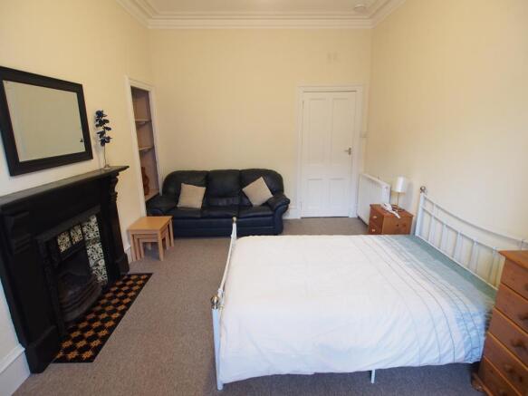 Lounge/Bedroom (3)