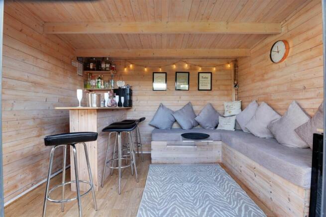 SUMMERHOUSE