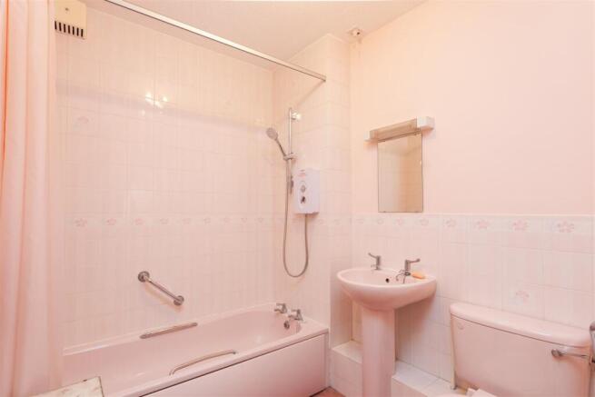 2 bed Retirement Property for sale Image 7