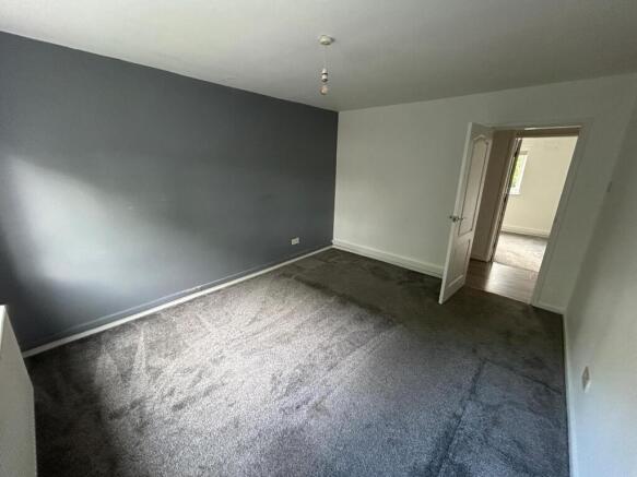 3 bed Flat for sale Image 5