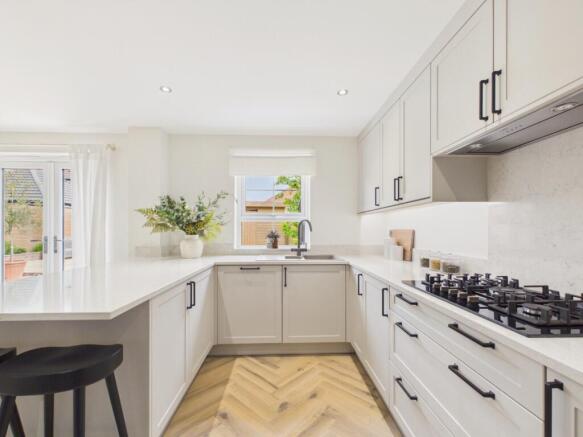 5 bed Detached for sale Image 7