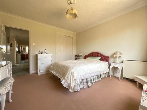 3 bed Detached Bungalow for sale Image 11