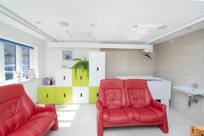 4 bed Detached for sale Image 7