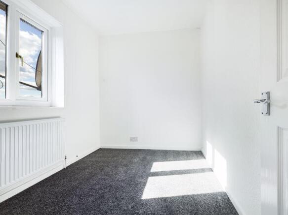 3 bed Semi-Detached to rent Image 8