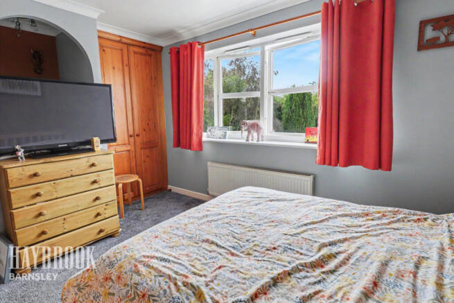 4 bed Detached for sale Image 9