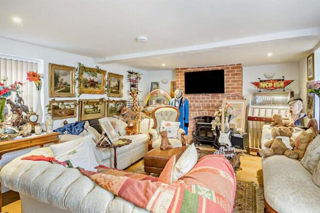 8691439-interior20-800.jpg