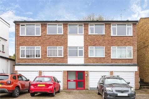 Warwick Road, Barnet, EN5