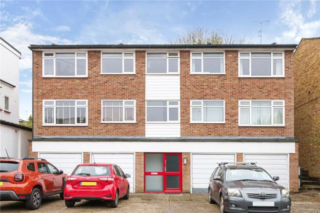 2-bed flat on Warwick Road, Barnet, EN5, £425,000