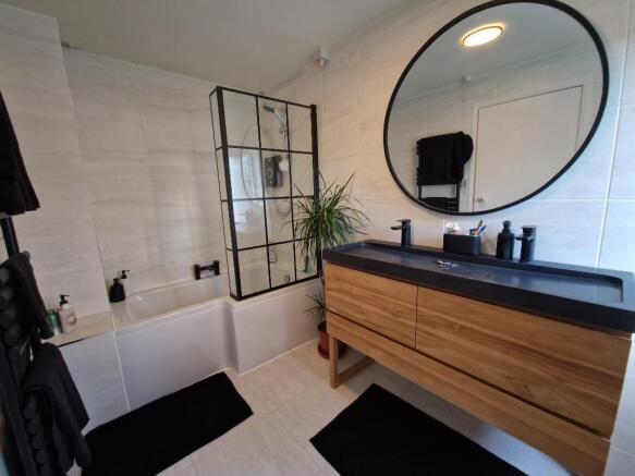 En Suite Bathroom