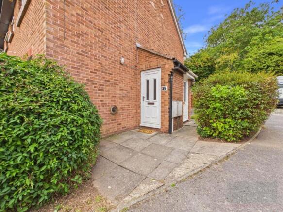 Hewes Close, Glen Parva, Leicester photo 4