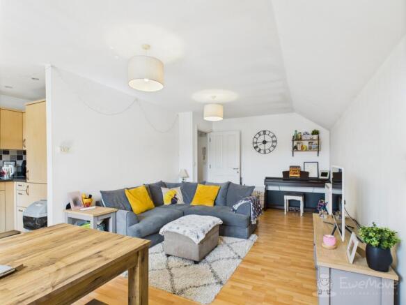 CAM03624G0-PR0142-STILL006