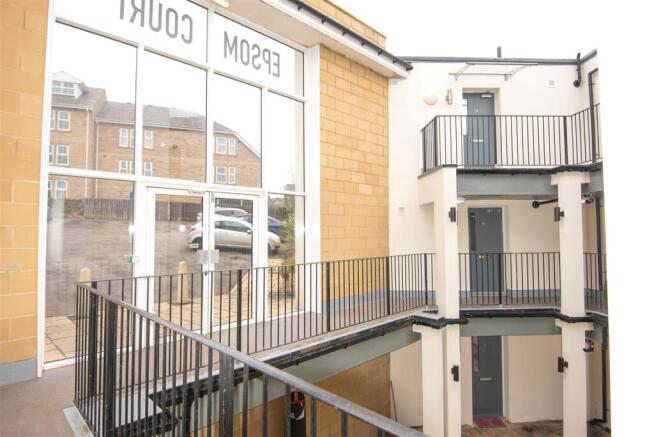 2 bed Apartment to rent Image 5