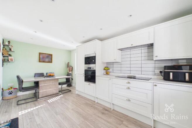4 bed Detached for sale Image 5