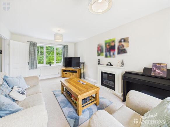 CAM03852G0-PR0296-STILL021