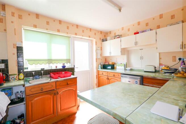 4 bed Detached for sale Image 12