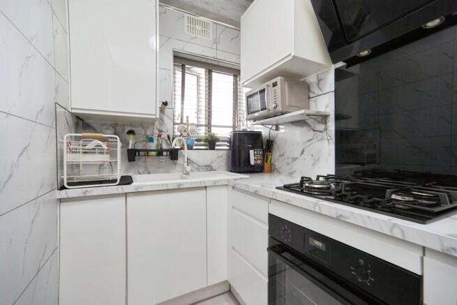2 bed Apartment for sale Image 11