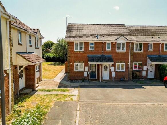 2-bed terraced on Harrow Close, Aylesbury, HP21, £299,999