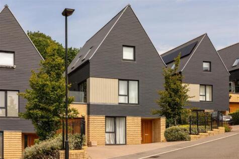 Hawthorn Way, Redhill