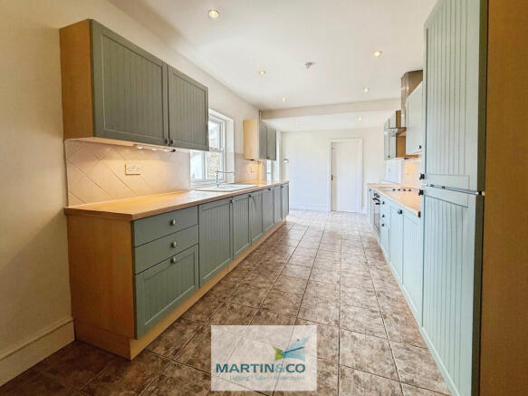 4 bed Detached for sale Image 7
