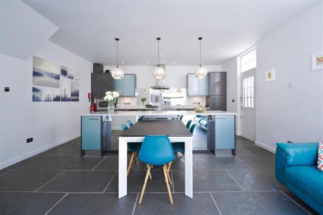 Kitchen 1.jpg