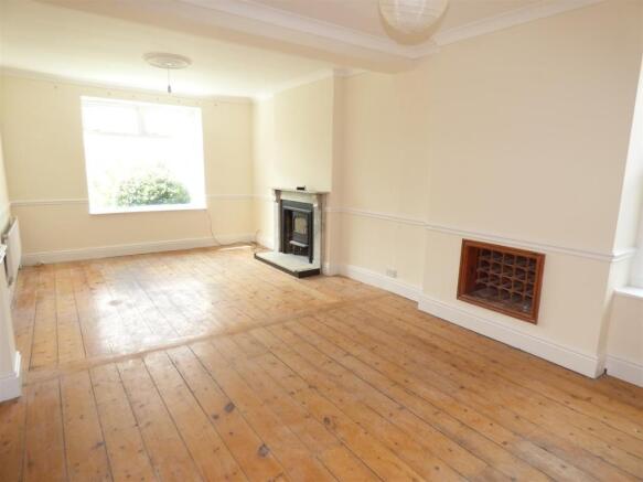 LIVING/DINING ROOM