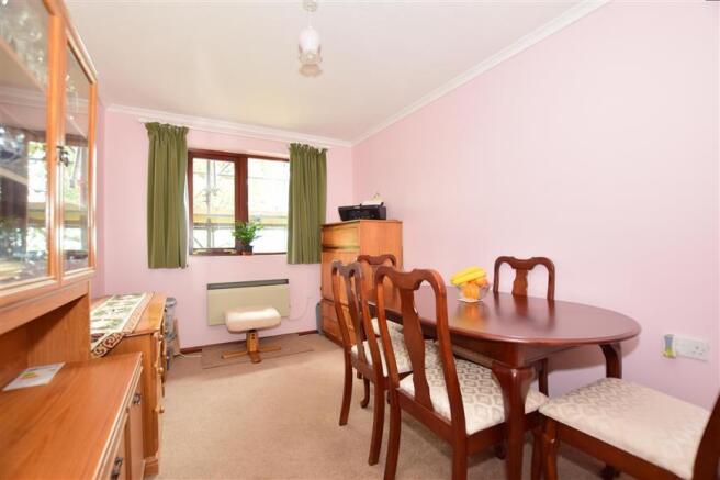 Bedroom 2/Dining Room