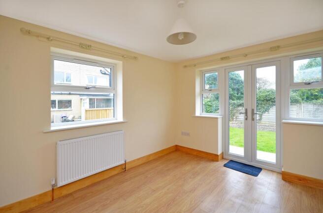 2 bed Detached to rent Image 2