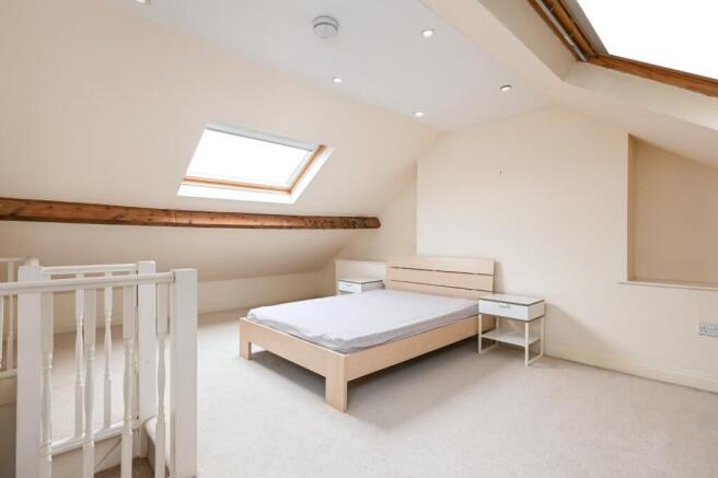 3 bed Terraced to rent Image 8