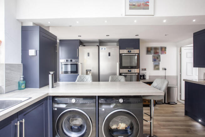 3 bed Semi-Detached for sale Image 7