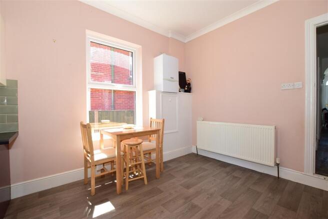 Kitchen/ Dining Room