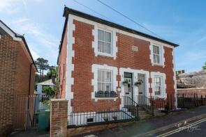 1, Grove Hurst, Marlborough Road, Ventnor PO38 1TF