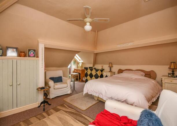 10 Crockington Close-3.jpg