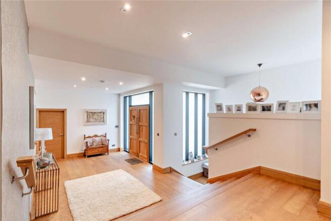 5 bed Detached for sale Image 7
