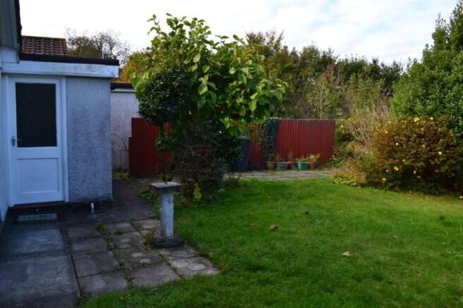 Garden with garage a