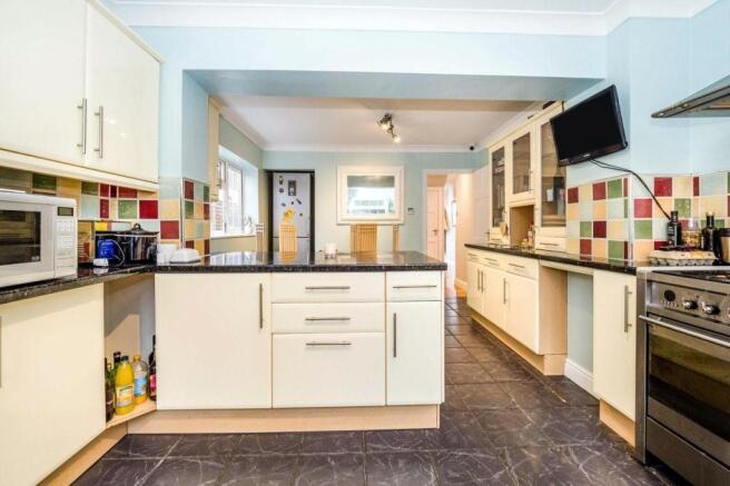kitchen2.jpg