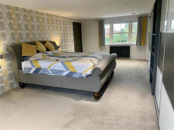 6 bed Detached for sale Image 10