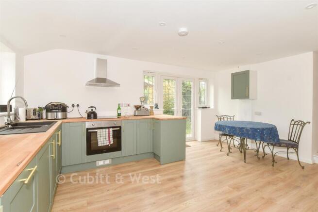 Kitchen/ Breakfast Room